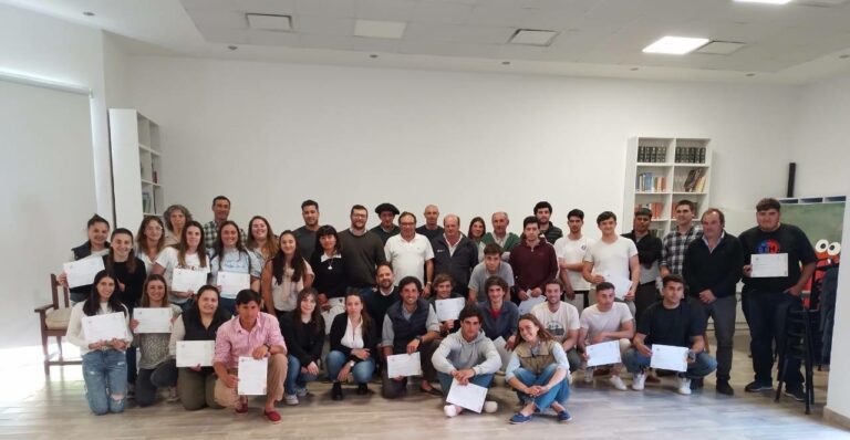 Certificación para los estudiantes de la Diplomatura Universitaria