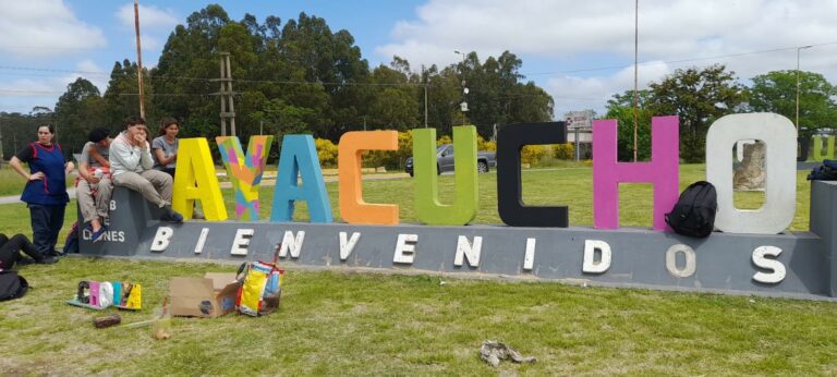 Las sorprendentes letras de un “Ayacucho” multicolor