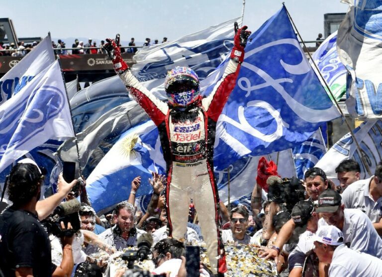 Mariano Werner con el Ford, es tricampeón de Turismo Carretera