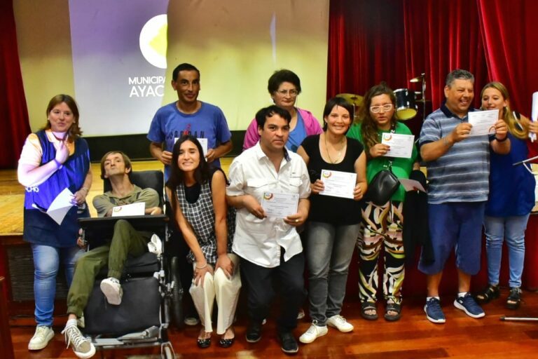 Distinciones, reconocimientos, y música en el cierre del CEFIC
