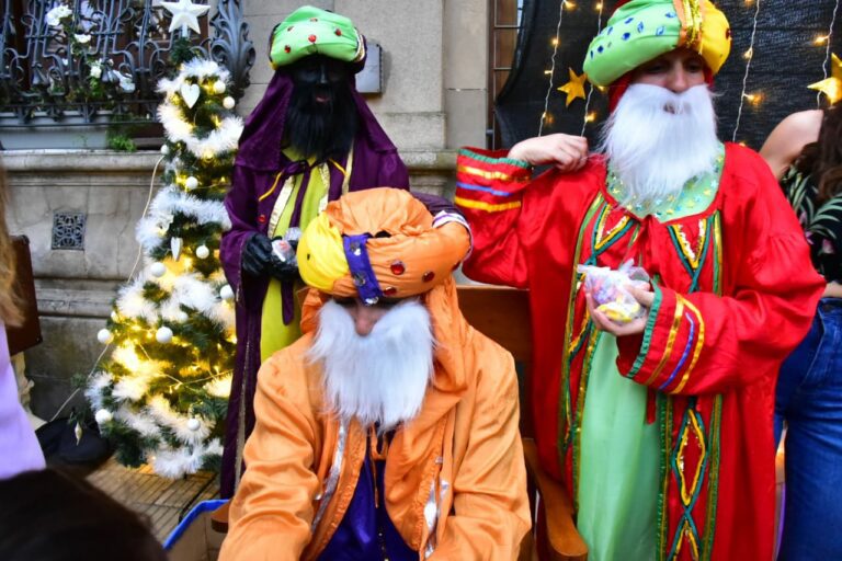 Entre cuentos y música la Biblio recibió a los Reyes