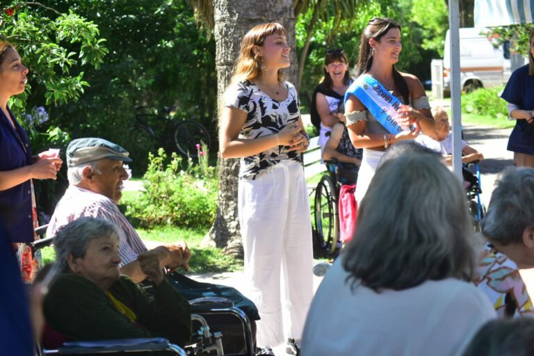 Fue presentada la aspirante que representará al Hogar de Ancianos