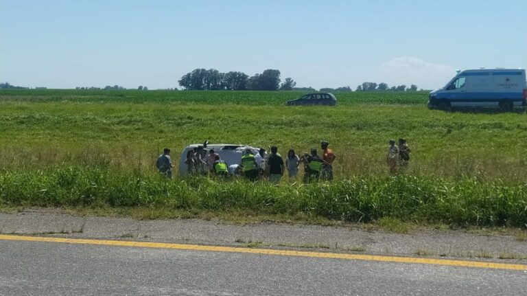 Iban de Ayacucho a Mar del Plata de vacaciones y volcaron en Coronel Vidal