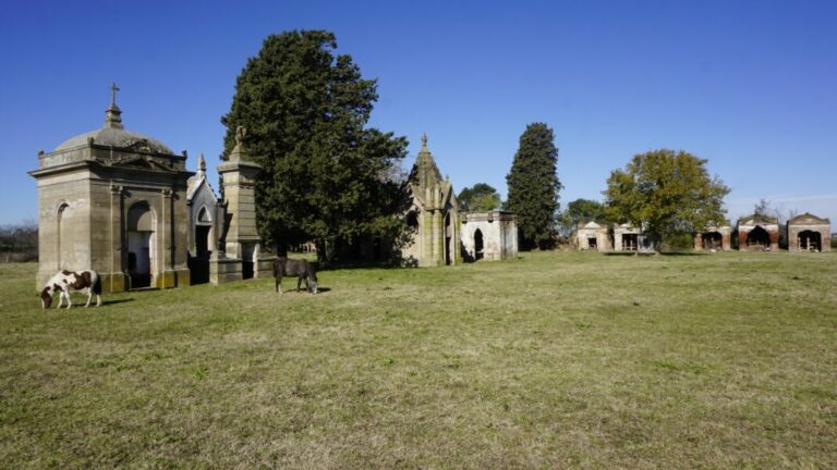 El cementerio abandonado de San Andrés de Giles, un lugar donde la eternidad quedó atrás