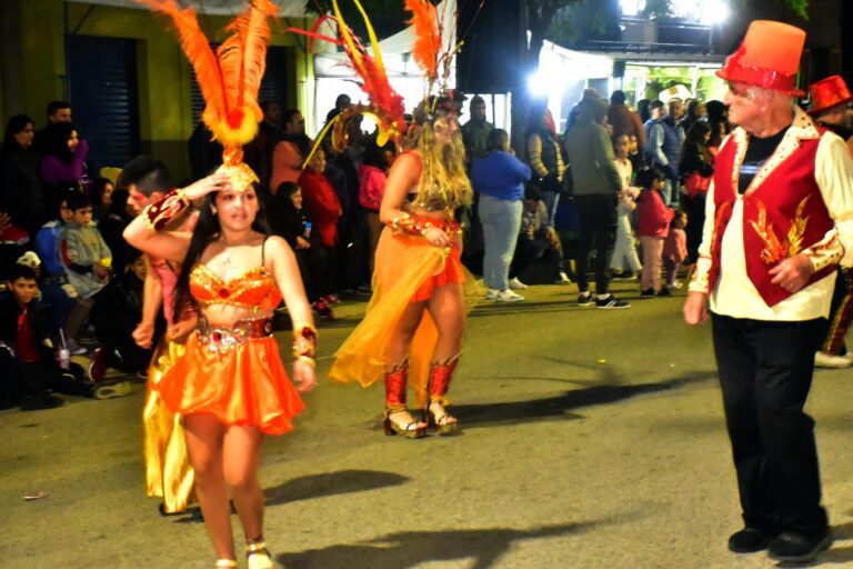 Noches de alegría: Brilló el carnaval multicolor en la ciudad