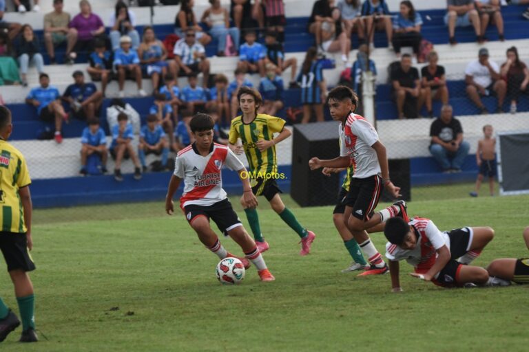Fútbol menor: La segunda ronda de partidos en el Nacional de Atlético.