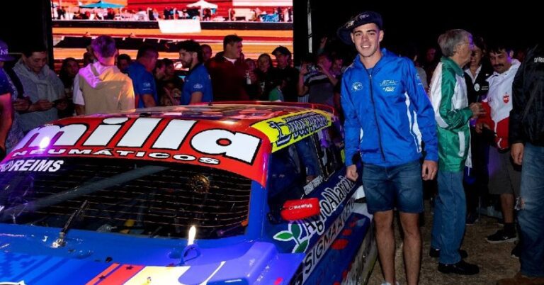 En Rivera y Balcarce: Todino y Lambiris presentaron sus autos