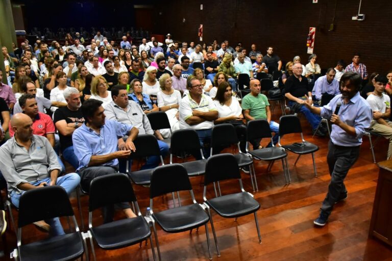 Charla sobre adaptaciones al cambio