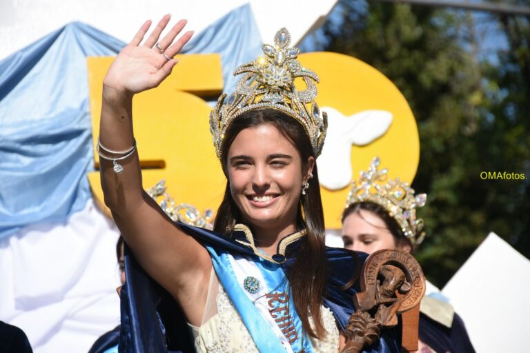 Se realizó el Gran Desfile de la 50 edición: Alegre, dinámico y colorido