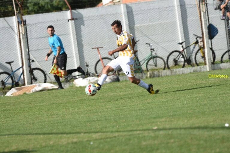 Fútbol de la URD: Estrada 3-Sarmiento 2, secuencia de un golazo