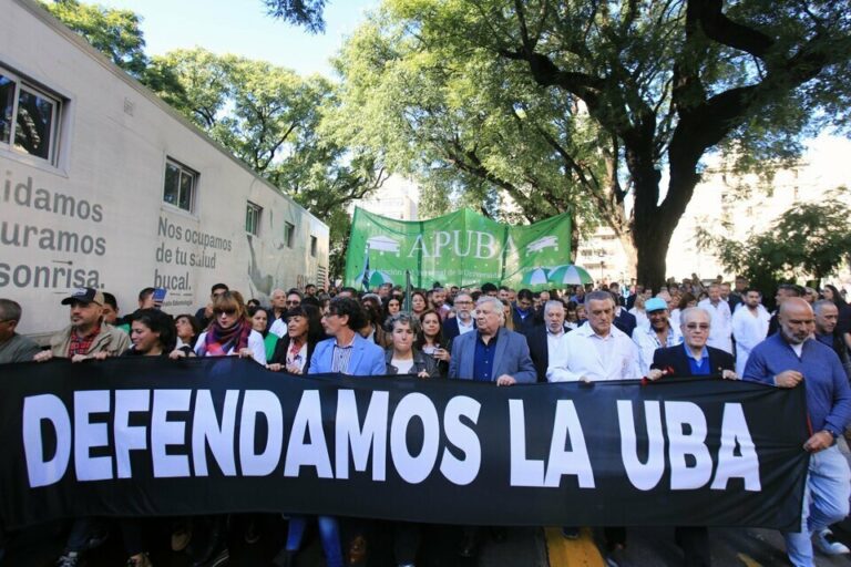Según la UBA, 800 mil personas marcharon en CABA por la universidad pública