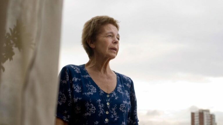 Hebe Uhart: el don de extrañarse de lo cotidiano y volverlo trascendental