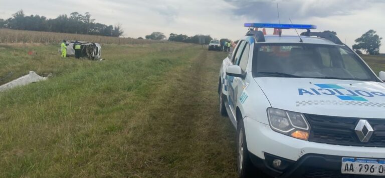 Familia tandilense sufrió vuelco en la Ruta 226: una mujer falleció y hay tres heridos