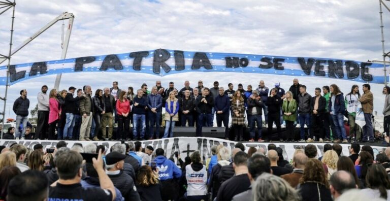 Kicillof encabezó un acto por el Canal Magdalena: “Si Nación no lo quiere hacer, nos haremos cargo nosotros”