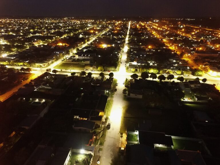 Nueva luminaria LED en calle Pueyrredón