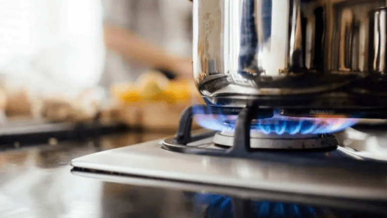 El Gobierno congeló la tarifa de gas y no pondrá en vigencia el aumento previsto para mayo