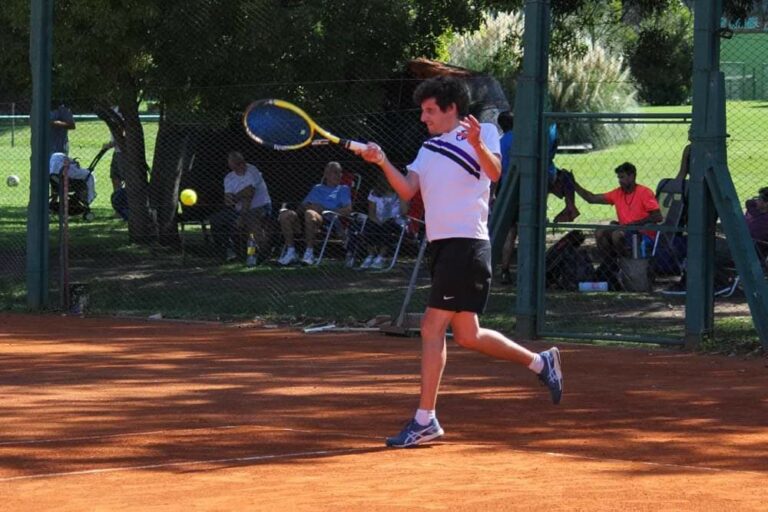 Interclubes de tenis: El equipo del Tiro Federal de Ayacucho está en Copa de Oro