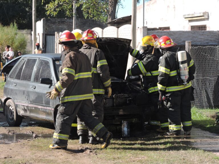 Hoy por la tarde: Principio de incendio en un automóvil
