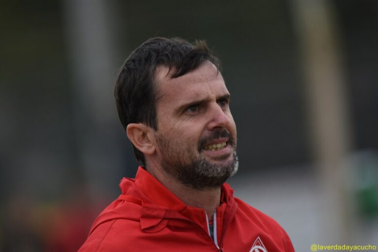 Defe-Atlético: «Planteamos tener superioridad en el medio y lo logramos» ( Lolo Newton)