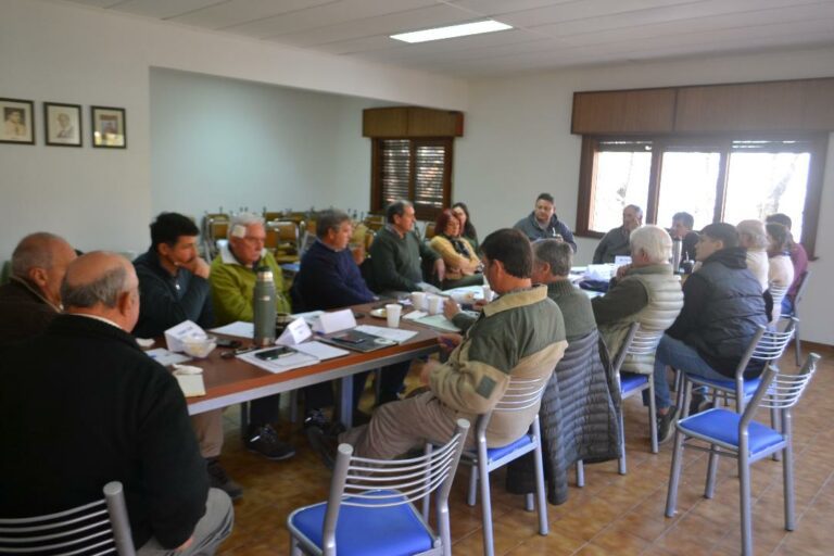 Reunión en Madariaga: La vacunación antiaftosa y el control de plagas en la agenda de las Rurales del Sudeste