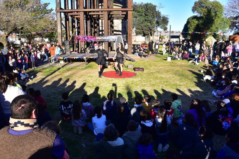 Cierre de vacaciones de invierno en plaza del Tanque