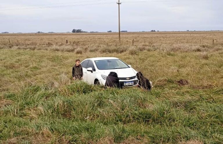 Rauch: Un vehículo despistó en ruta 30, a la altura del acceso a Miranda