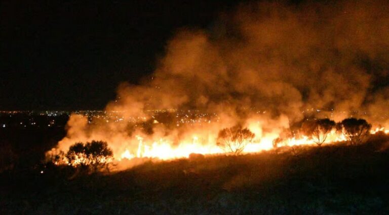 Tandil: Varias dotaciones de bomberos intervinieron en zona sierra de Movediza