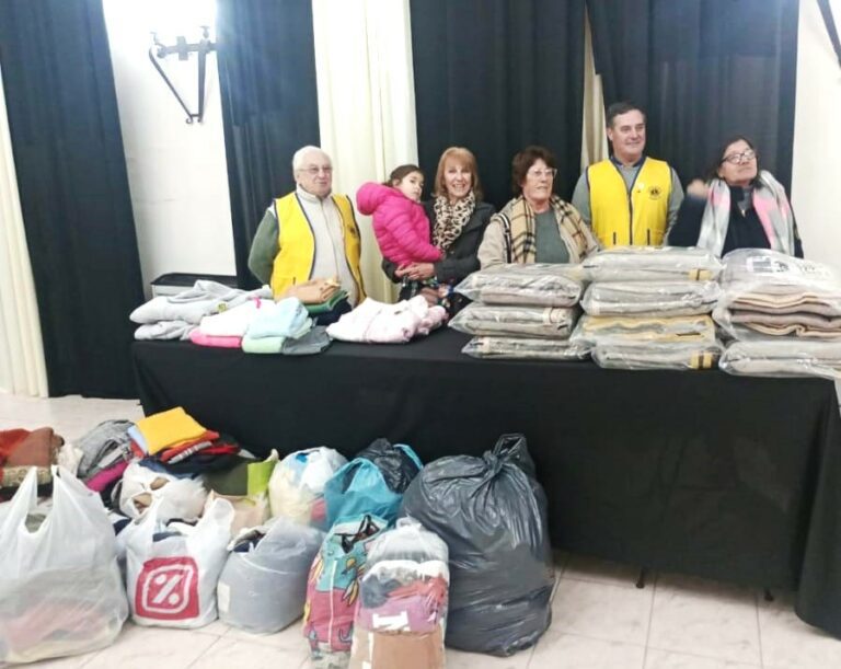 Cena » A Todo Campo»: Leones entregó lo recaudado a Vicentinos