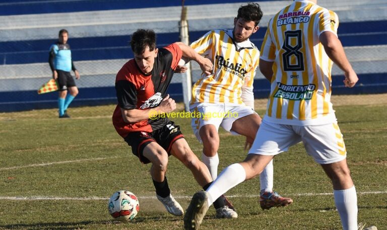 Fútbol de la URD: En el postergado fue empate entre Estrada y Sarmiento 0x0