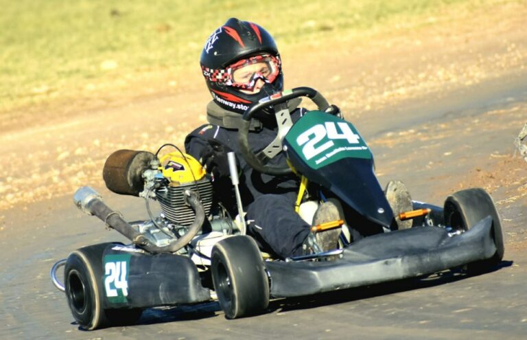 El Karting de AKTS, luego de la lluvia corre en el Parque “Juan Silva” de Rauch