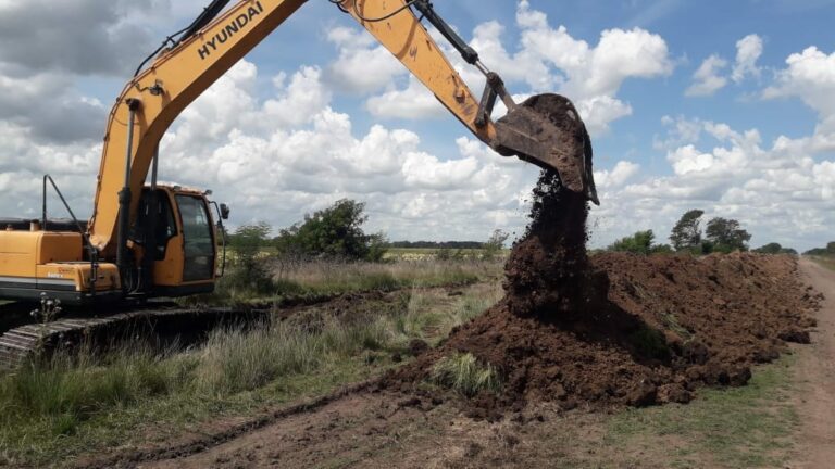 Trabajos viales en camino El Deslinde