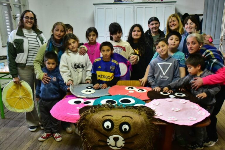 Entrega de elementos a niños del Hogar de Abrigo