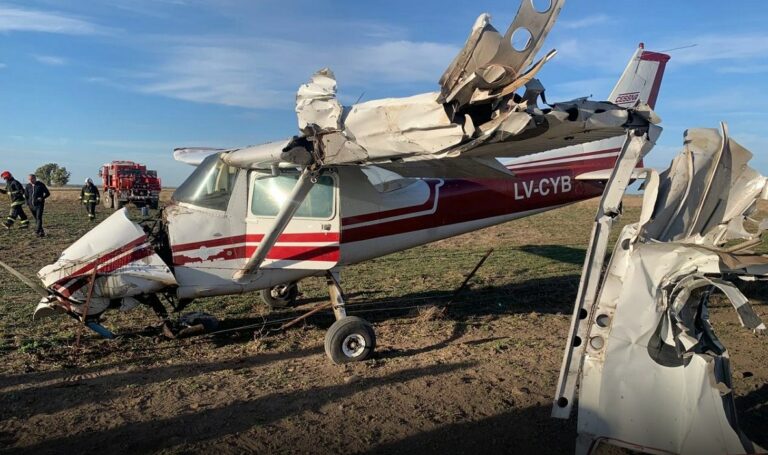 Villarino: un hombre de 80 y una mujer de 71 años se salvaron tras el desplome de una avioneta