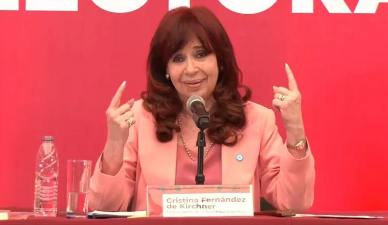 Cristina Kirchner: “Pido, por el propio legado de Hugo Chávez, que se publiquen las actas electorales en Venezuela”