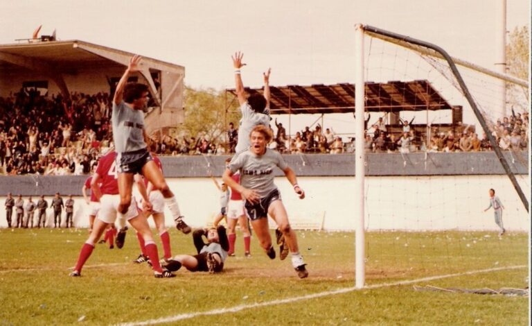 El día que el capitalismo derrotó al comunismo en una cancha de fútbol en Olavarría