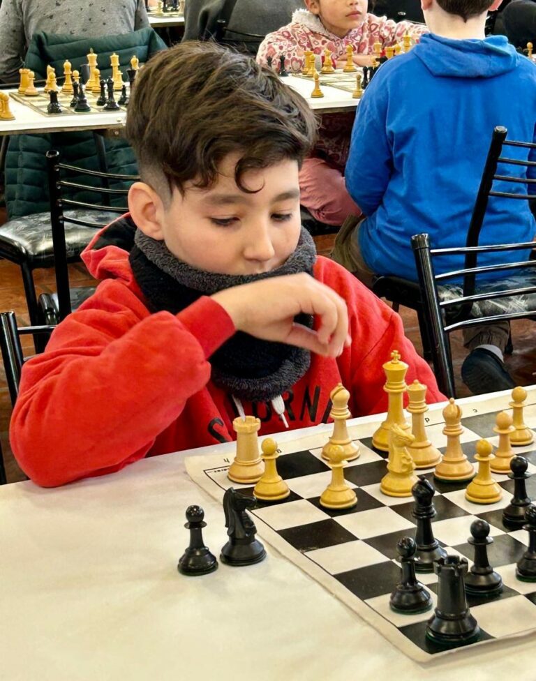 Ajedrez: Jugadores del taller de la Biblioteca en Rauch