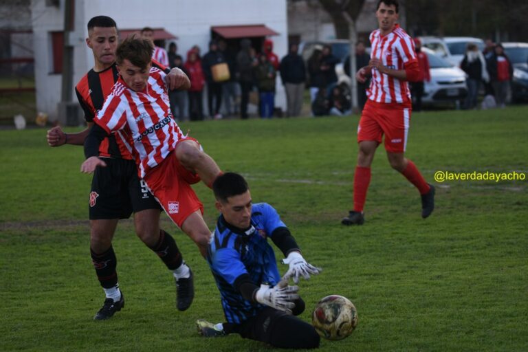 Fútbol de la URD: Triunfo de Sarmiento, empate de Atlético, derrotas de Estrada y DEFE