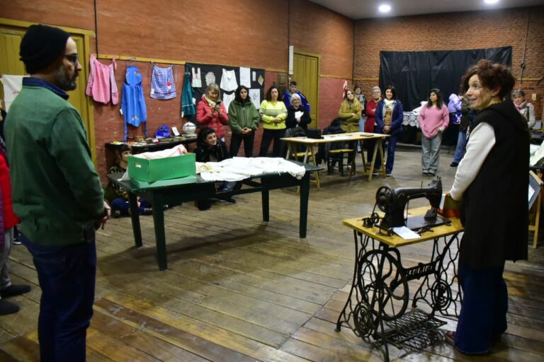 El museo recibió la muestra archivo Broderie