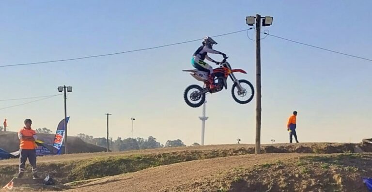 Motocross en el Gálvez: Pole para Indio Pereyra