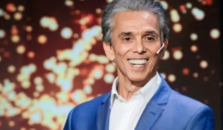 Jairo celebra en el Teatro Español de Azul sus 50 años con la música
