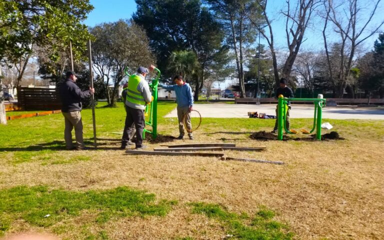 Mejoras e incorporación de equipamiento en plaza Sarmiento