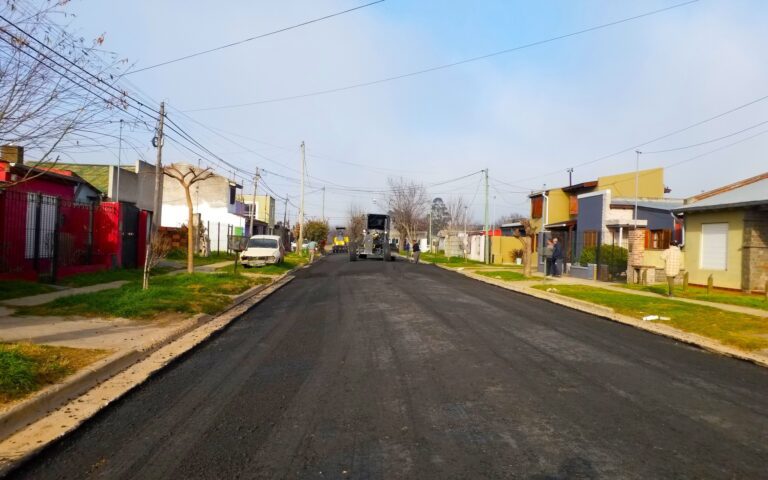La ciudad crece: Se realizan 200 metros de pavimento en villa Aurora