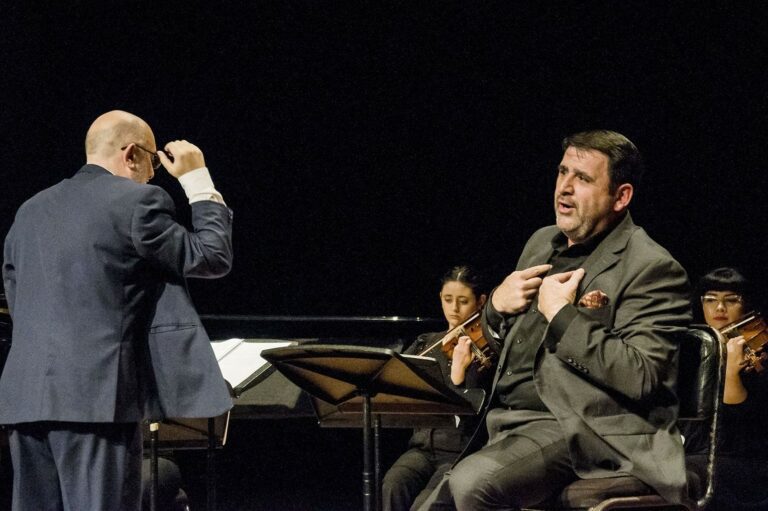 Destacada labor de Fabián Veloz y Sebastián Fernández en el Folklore de Cámara del teatro Argentino