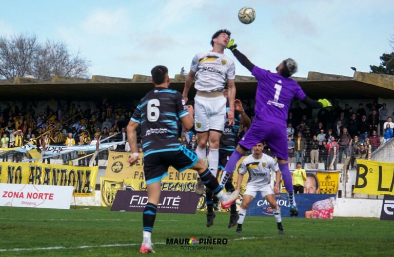 Torneo Federal: Santamarina, con dos de Facu De La Vega, le regaló una goleada a su gente y se ilusiona