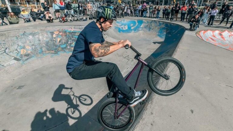 “Maligno” Torres mostró sus trucos en el skate park de Mar del Plata