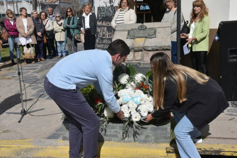 Acto conmemorativo del Día del Maestro y Día del Bibliotecario