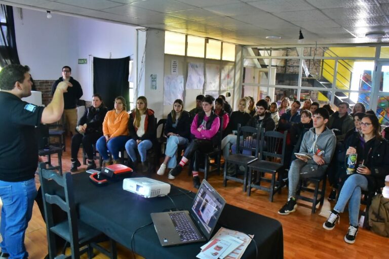 Más capacitaciones y nuevo desfibrilador en la Usina