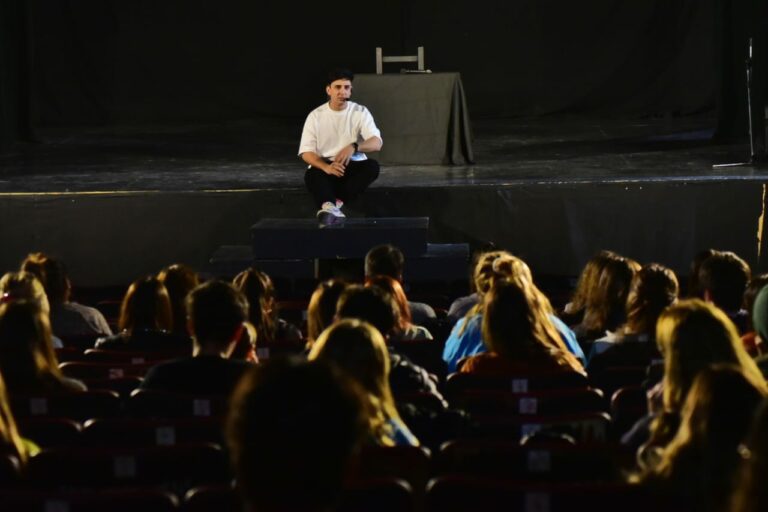 Jornadas para Adolescentes y padres sobre Bullyng, redes sociales y ludopatía