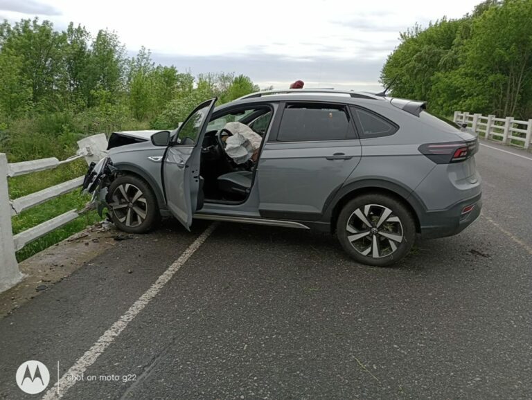 Ruta 30: un vehículo colisionó contra baranda del puente sobre el arroyo San Luis