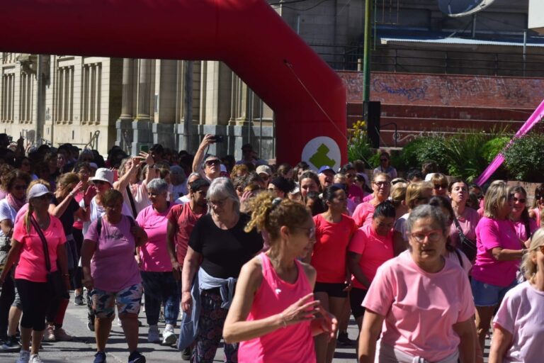 Caminata saludable en el Día Internacional de la Lucha contra el Cáncer de Mama